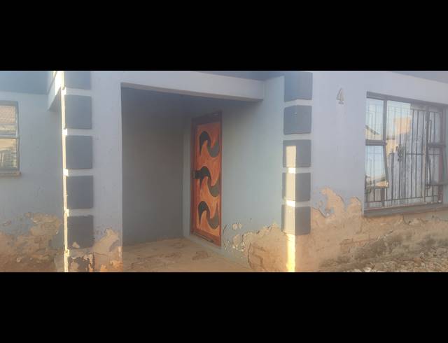 3 BEDROOM FREEHOLD FOR SALE IN LEACHVILLE EXT 3